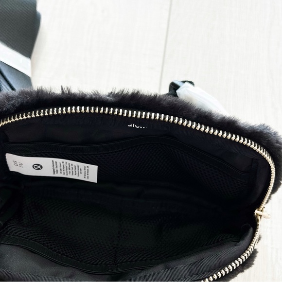 Lululemon limited edition black plush fleece belt bag - Picture 7 of 16